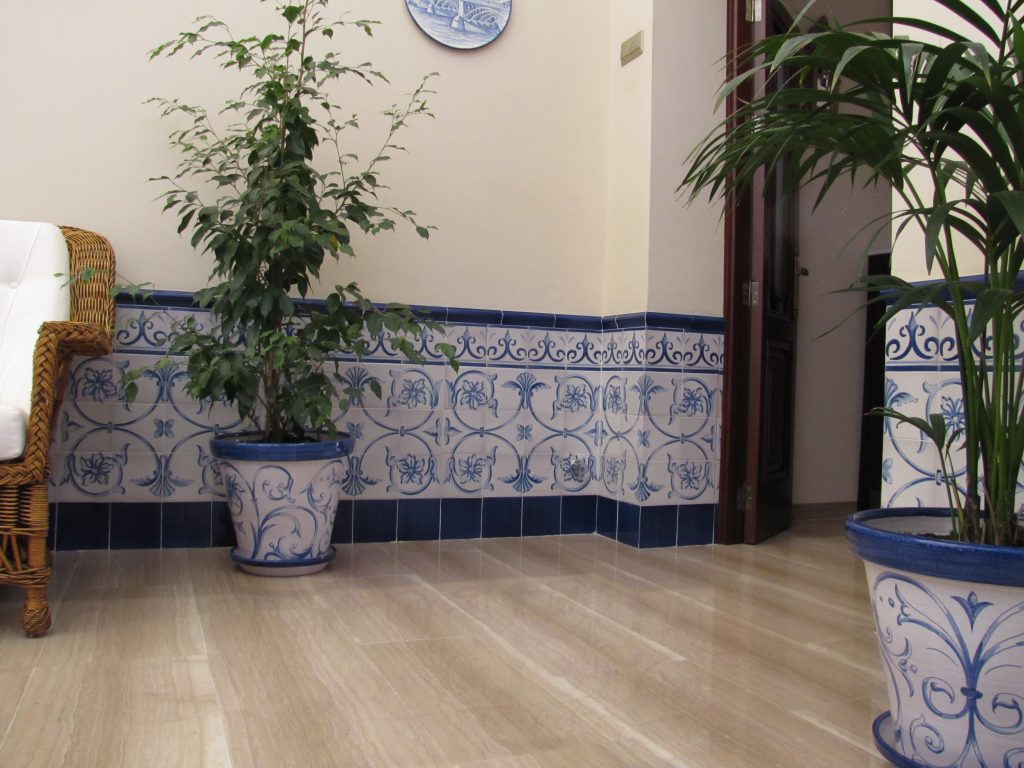 ¿Pensando en reformar tu fachada o tu patio? Te decimos porqué colocar