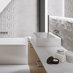 Gana amplitud en tu baño con los azulejos adecuados
