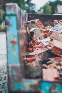 ¿Cómo funcionan los contenedores de escombros?